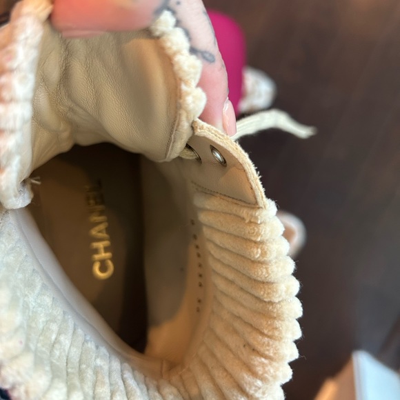 Chanel 20B Beige Black Quilted CC Platform Combat Lace Up Ankle Short Boot - Picture 5 of 8